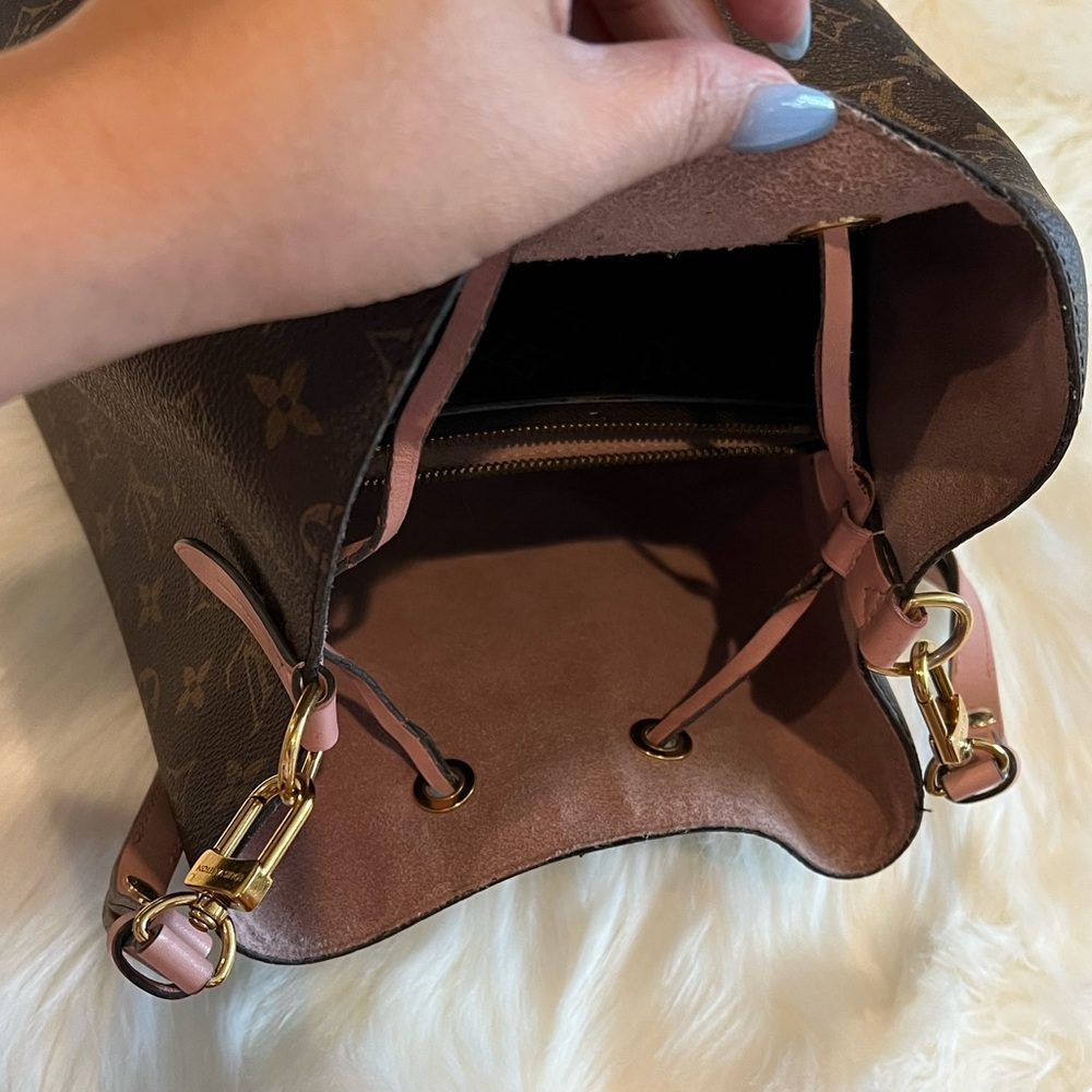 Louis Vuitton Neonoe Shoulder Bag with Monogram Canvas - Picture 11 of 14